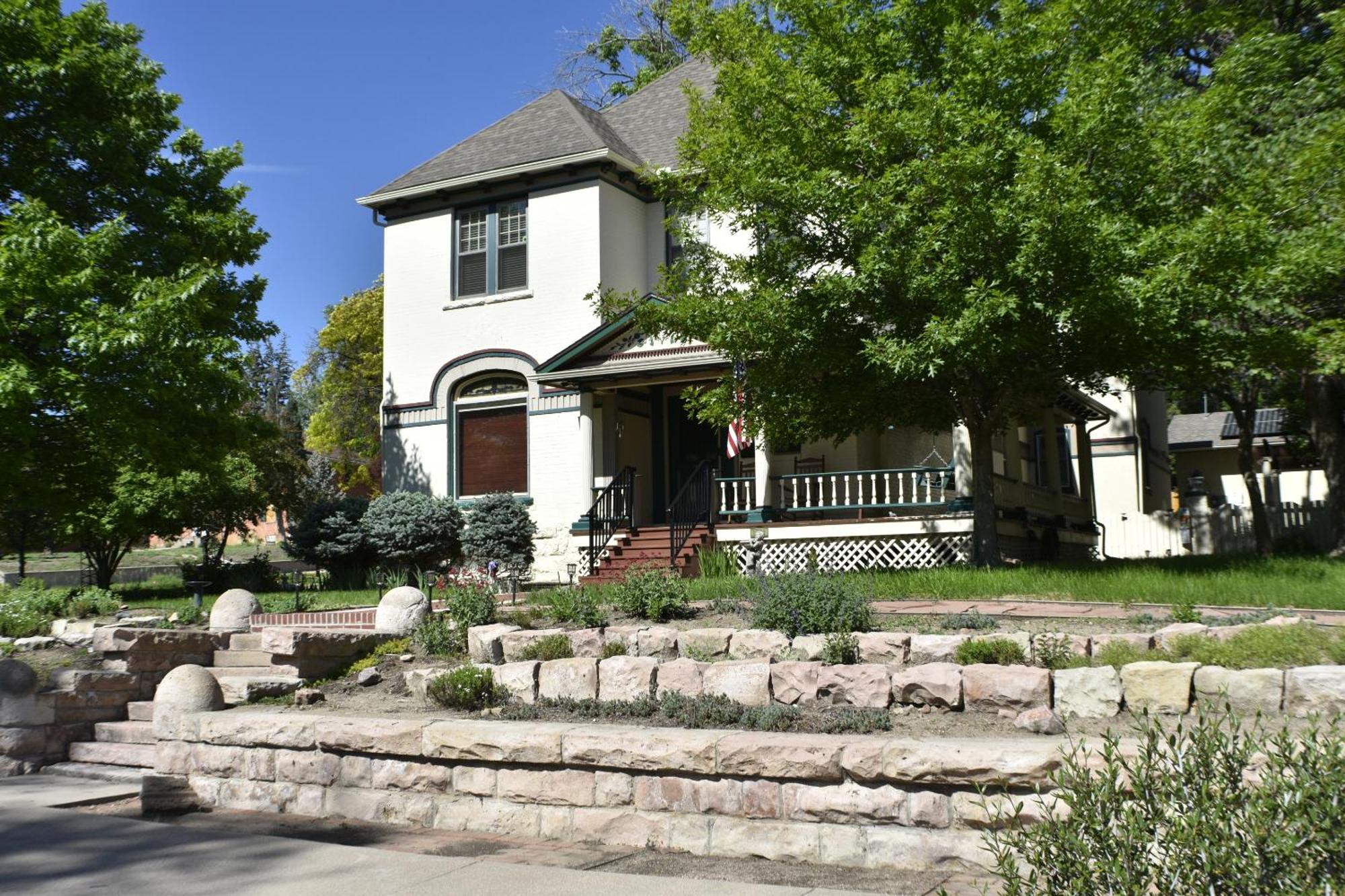 Downen House Bed & Breakfast