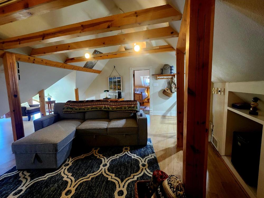 Queen Room with Garden View interior
